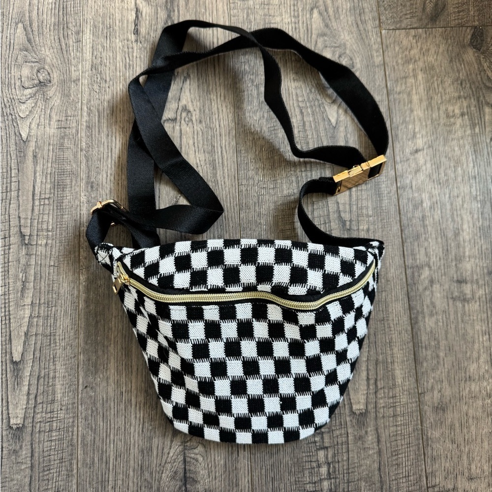 Pink Lily Checkered Crossbody Bag - Picture 3 of 4
